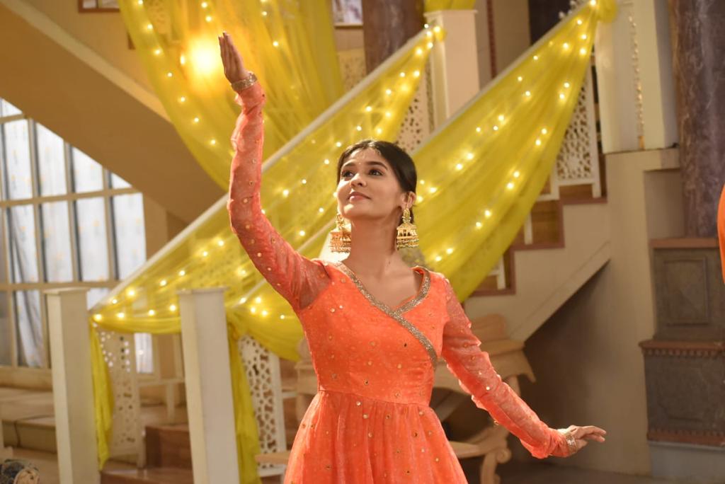 yrkkh akshara dresses