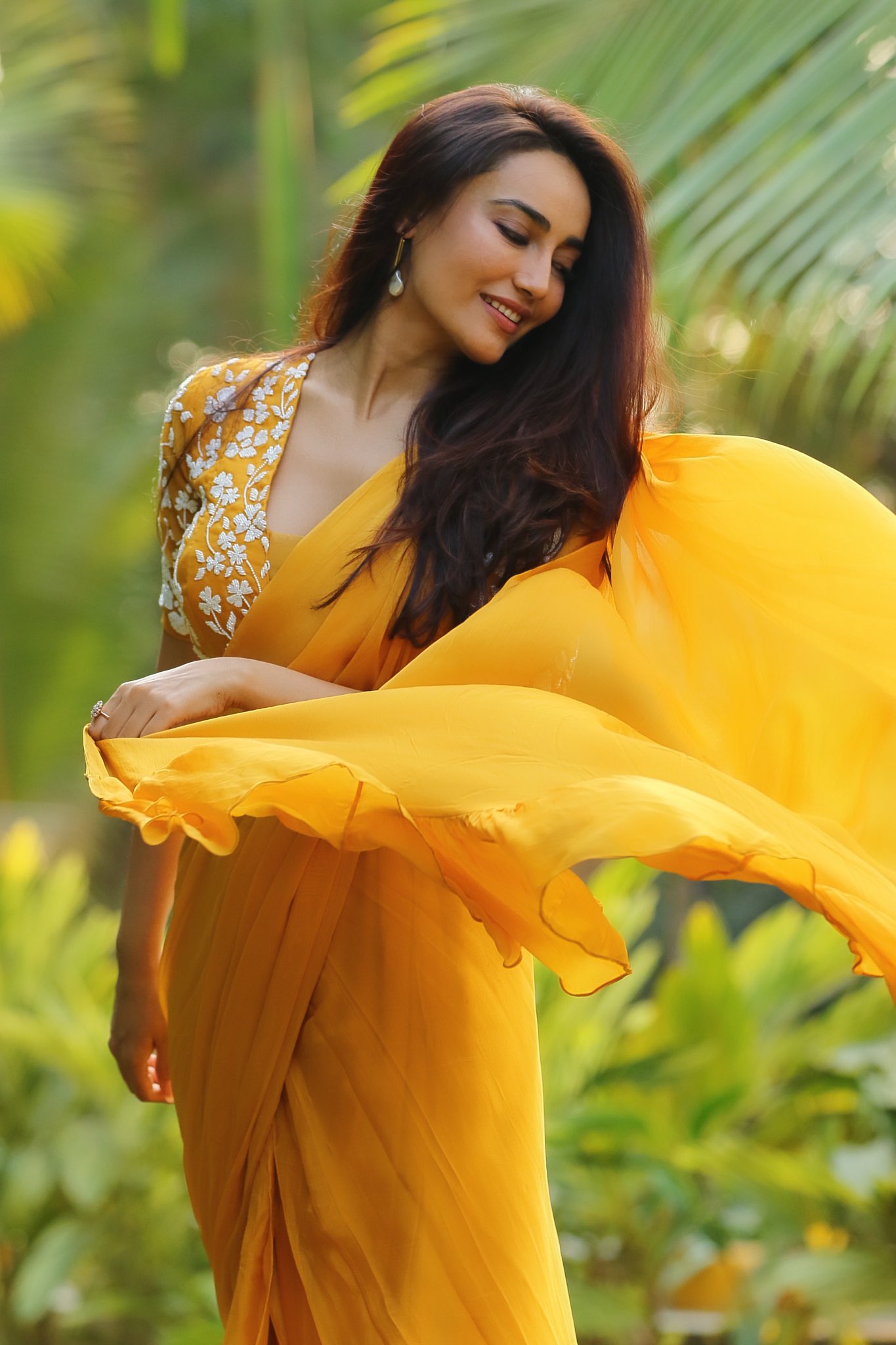 surbhi jyoti western dress