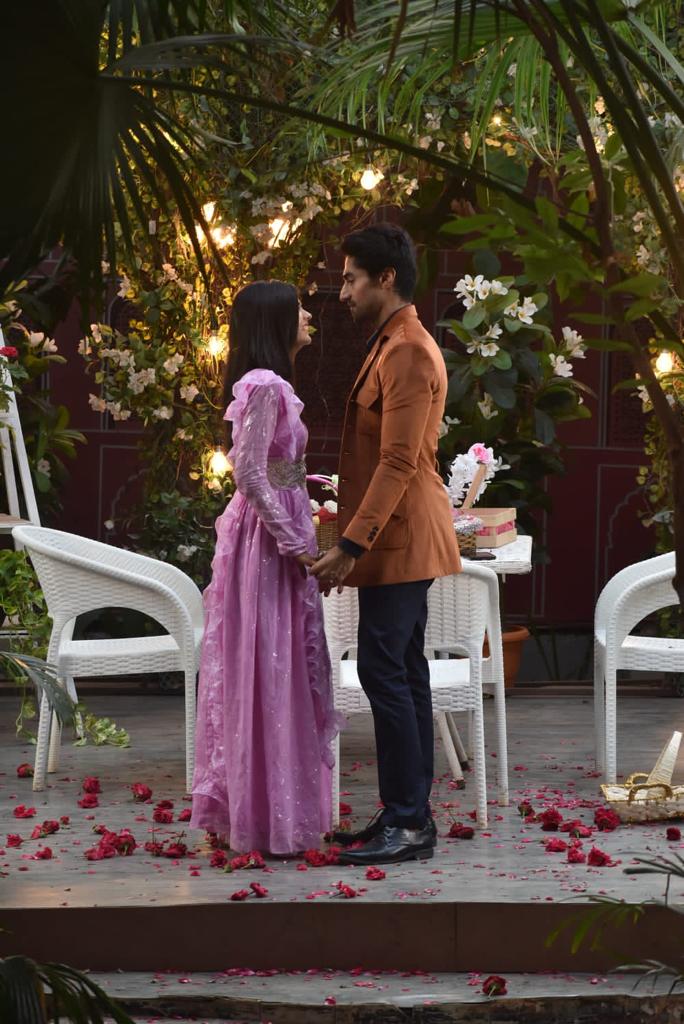 Yeh Rishta Kya Kehlata Hai 15th July 2022 Written Update Arohi throws